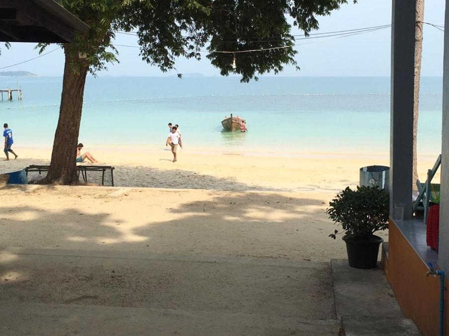 Hotel ลุงดำฮัทบีช Koh Samet Exterior foto