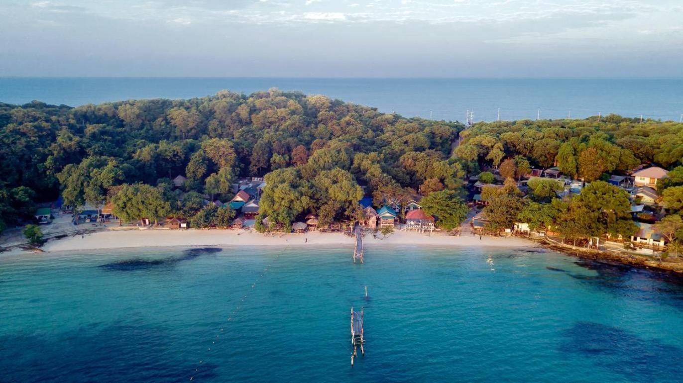 Hotel ลุงดำฮัทบีช Koh Samet Exterior foto