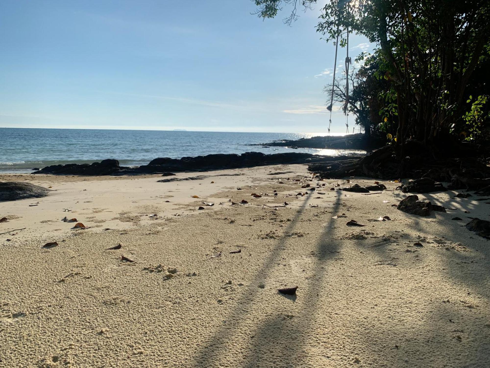 Hotel ลุงดำฮัทบีช Koh Samet Exterior foto
