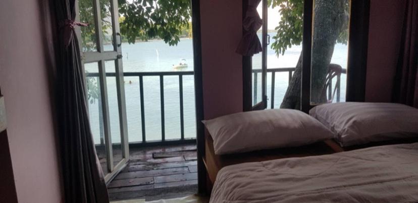 Hotel ลุงดำฮัทบีช Koh Samet Exterior foto