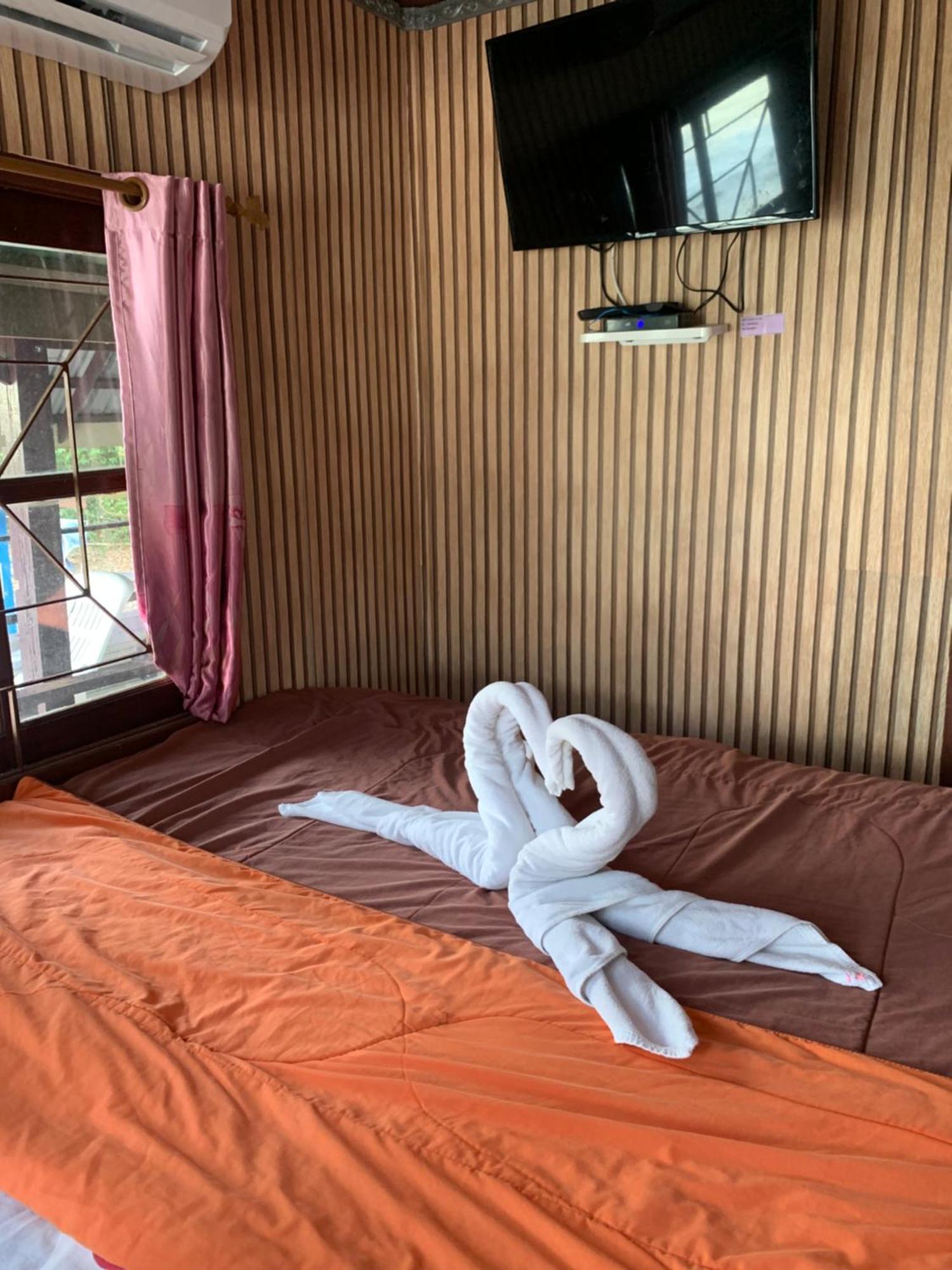 Hotel ลุงดำฮัทบีช Koh Samet Exterior foto