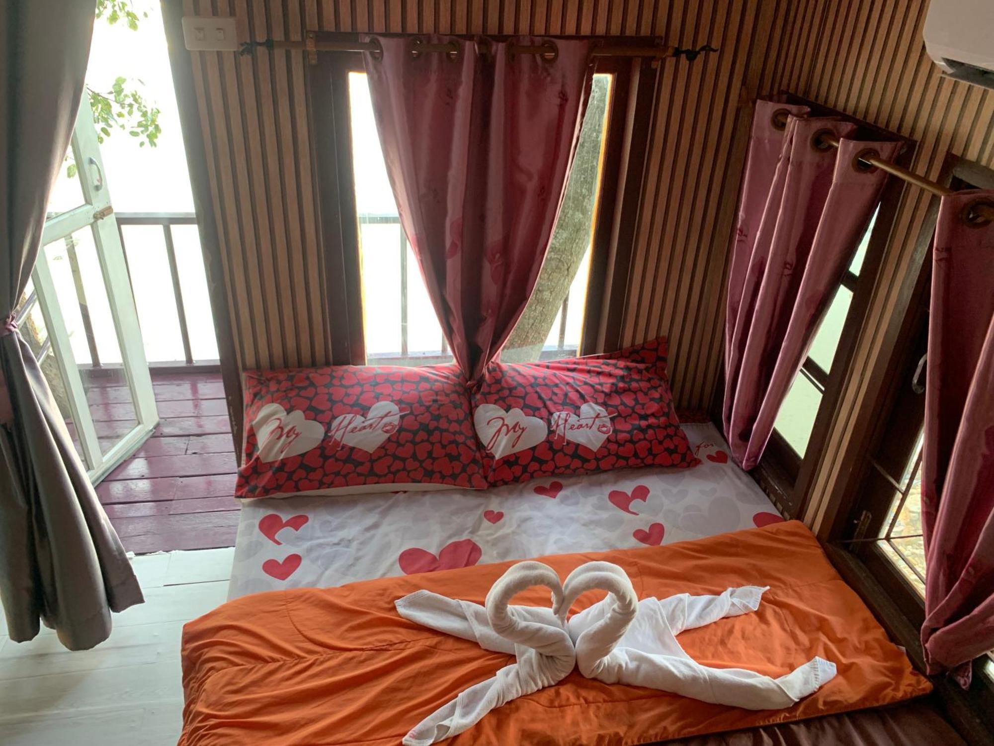 Hotel ลุงดำฮัทบีช Koh Samet Exterior foto