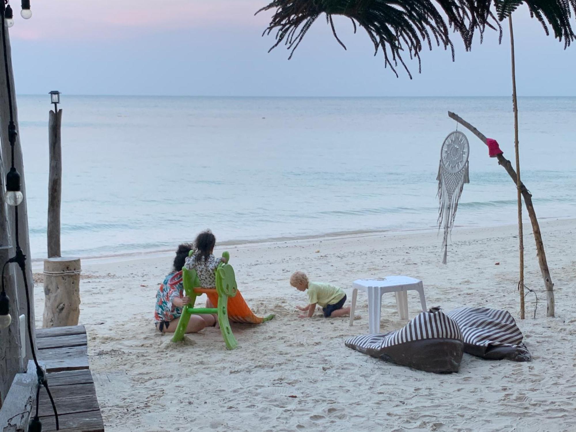 Hotel ลุงดำฮัทบีช Koh Samet Exterior foto