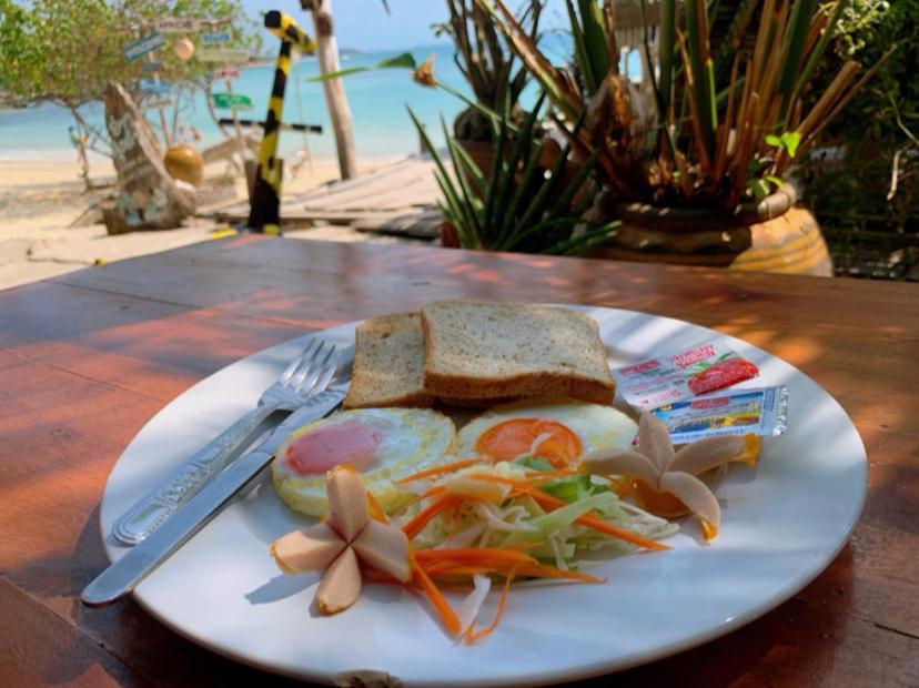 Hotel ลุงดำฮัทบีช Koh Samet Exterior foto